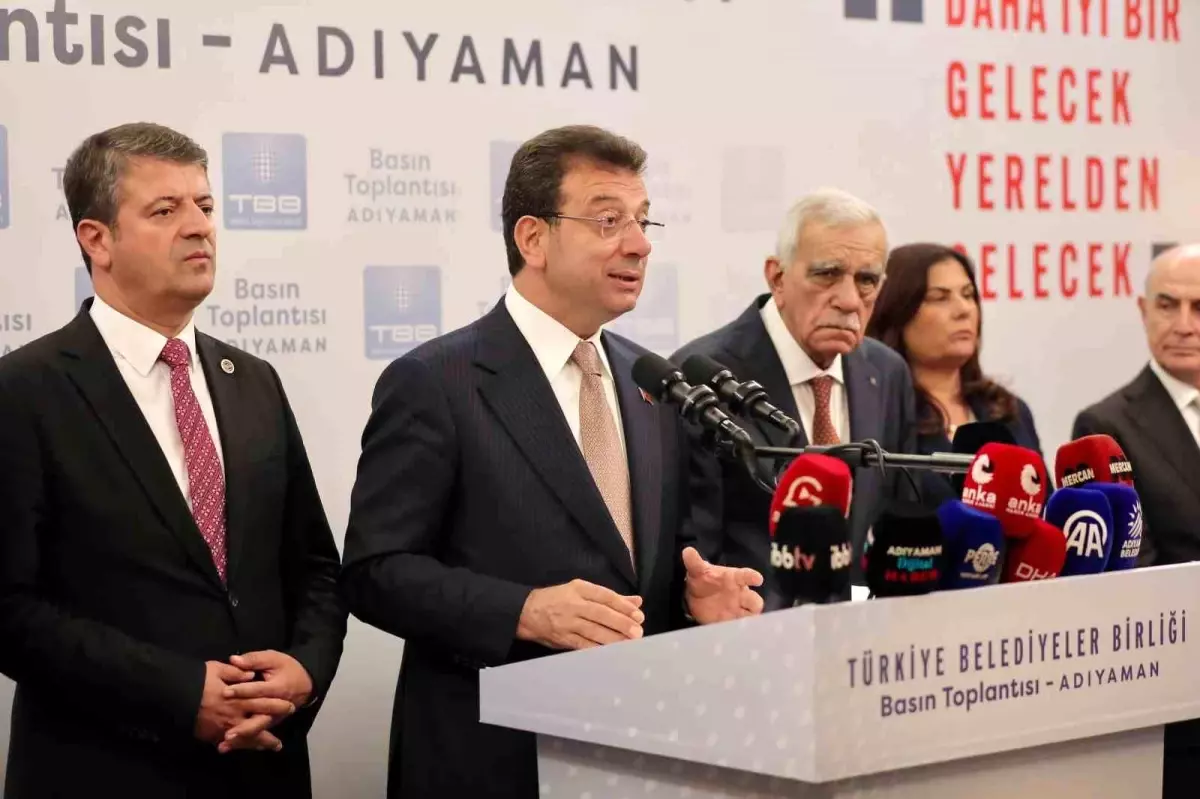 İBB ve TBB Başkanı Ekrem İmamoğlu, depremden etkilenen illere 500 milyon lira değerinde destek sağlayacak