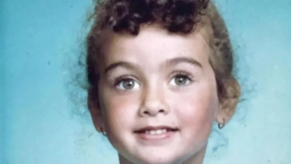 Birce Akalay’dan yepyeni paylaşım! Birce Akalay takipçilerini çocukluk yıllarına götürdü!