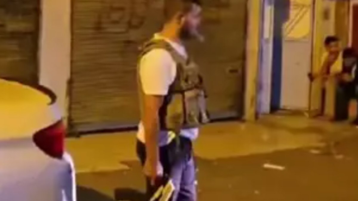 Gaziantep’te uzun namlulu silahla poz veren şahıslar yakalandı