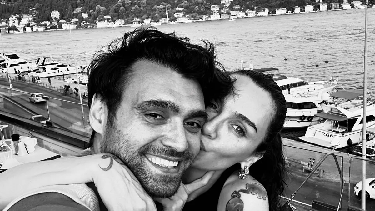 Hakan Kurtaş’tan evlilik açıklaması! Sevgilisi Birce Akalay’a Paris’te…