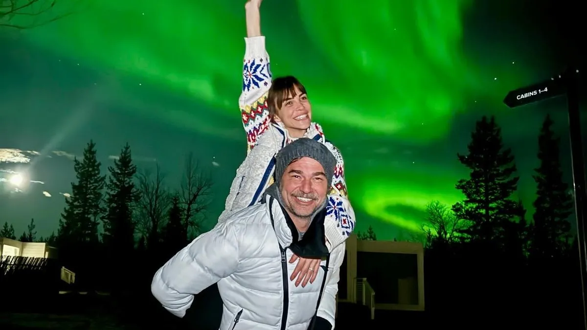 Ailecek kuzey ışıklarını izlediler! Engin Altan Düzyatan ile Neslişah Alkoçlar çiftinin çocuklarıyla muhteşem tatili…