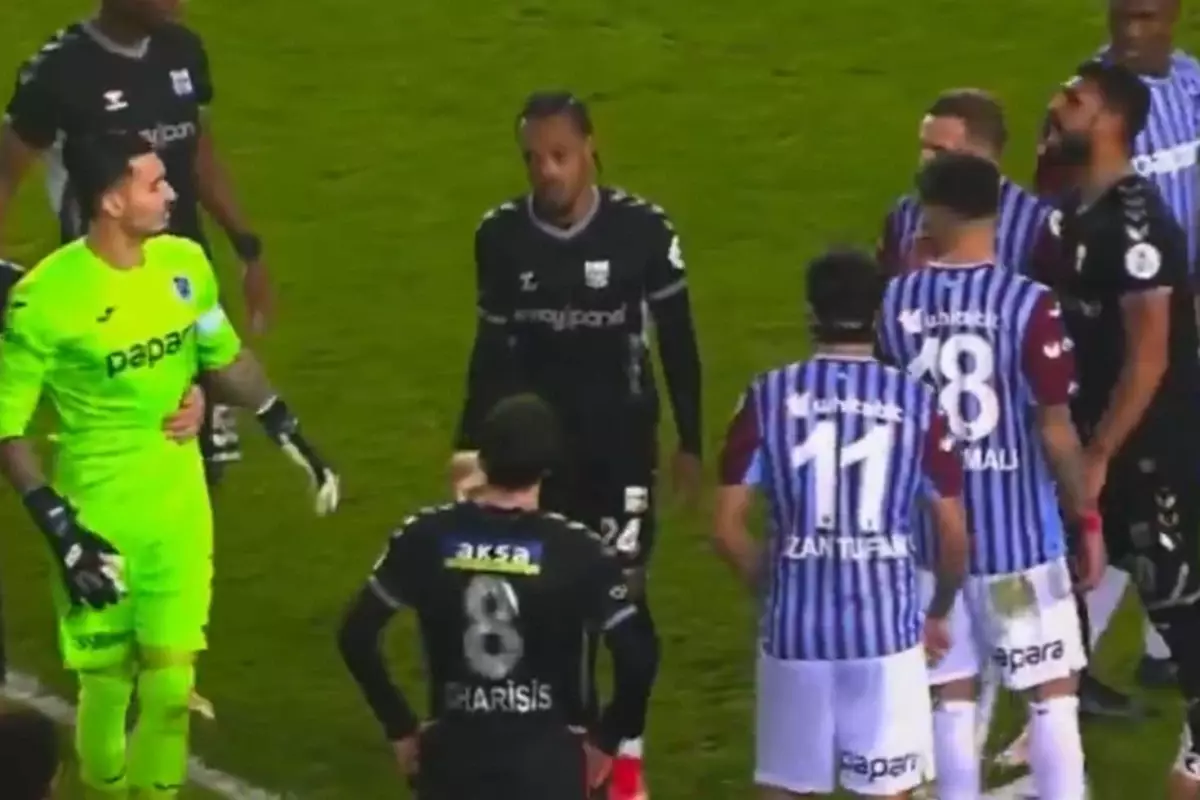 Trabzon’da olay çıktı: Uğurcan Çakır penaltı kullanmak isteyince saha bir anda karıştı