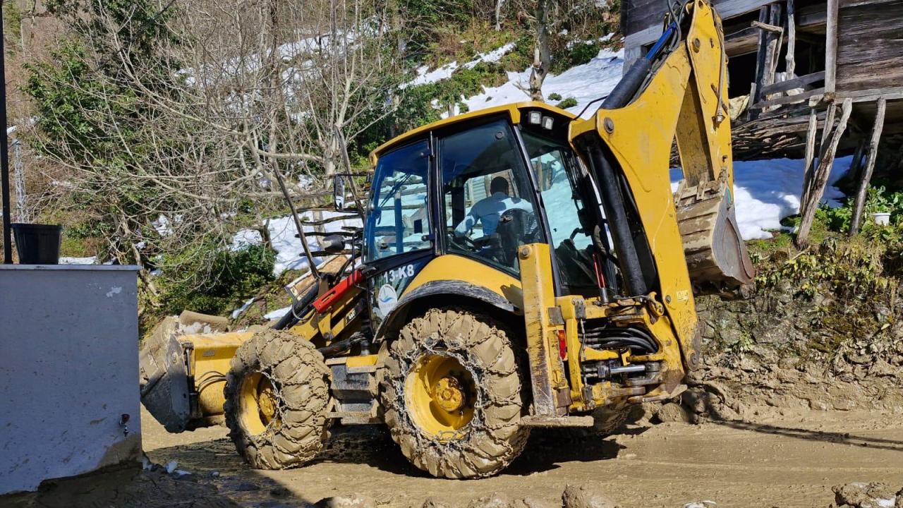 Rize’de heyelan nedeniyle 4 ev boşaltıldı